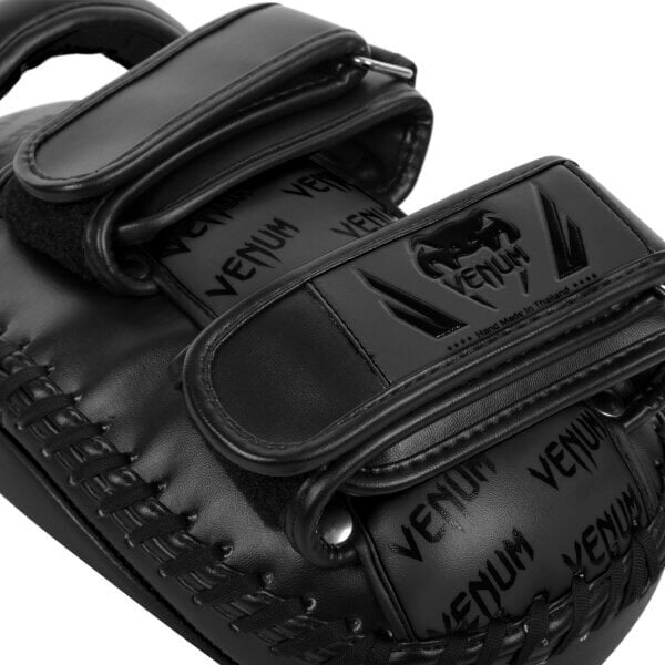 Venum Giant Light Kick Pads Par - Matte/Black - Image 3
