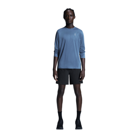 On 7" Performance Shorts, Karla