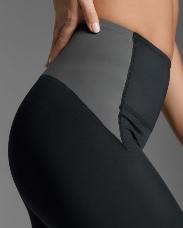 WA7334b_BLK-WHT_8 2XU Contour Hi-Rise Comp Tights, Kvenna - Image 4