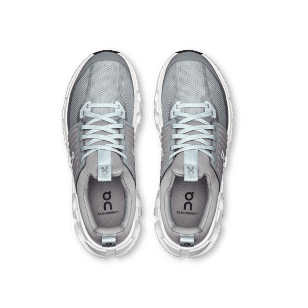 On Cloudswift, unglinga - Image 4