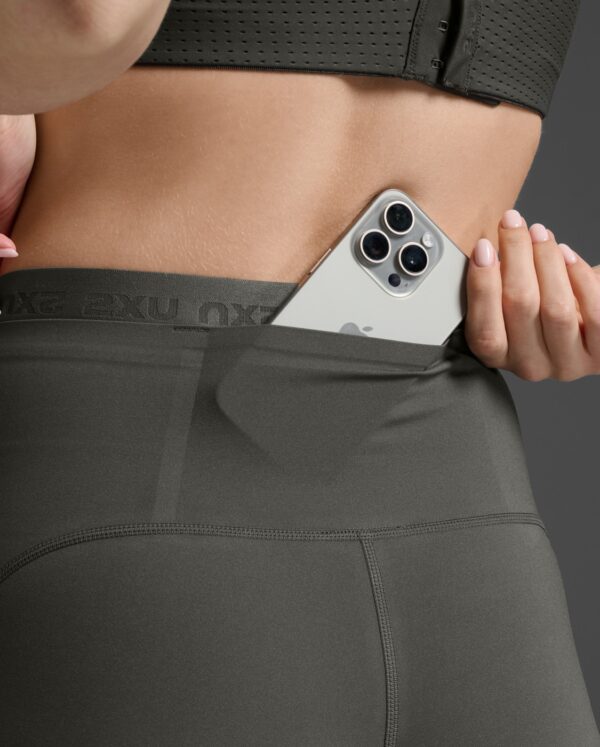 2XU Form Stash Hi-Rise Bike Short, stuttbuxur kvenna - Image 4