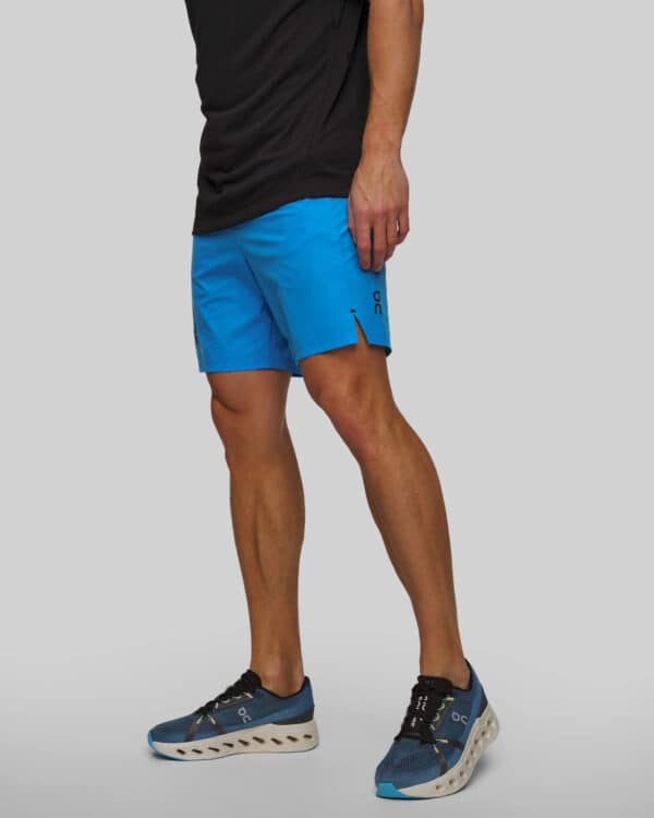 On LS Performance Hybrid Shorts, stuttbuxur karla - Image 7