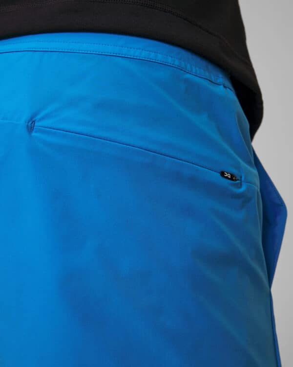 On LS Performance Hybrid Shorts, stuttbuxur karla - Image 3