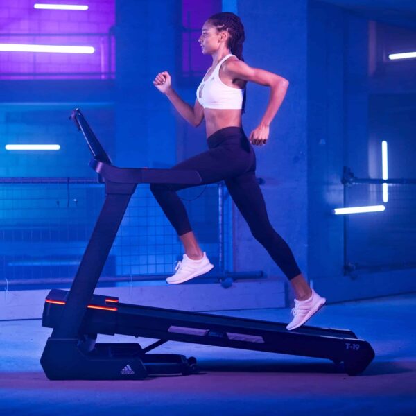 hlaupabretti adidas_t-19_bluetooth_folding_treadmill_adidast19bluetoothfoldingtreadmilllifestyle4.jpg Adidas hlaupabretti T-19i - Image 29
