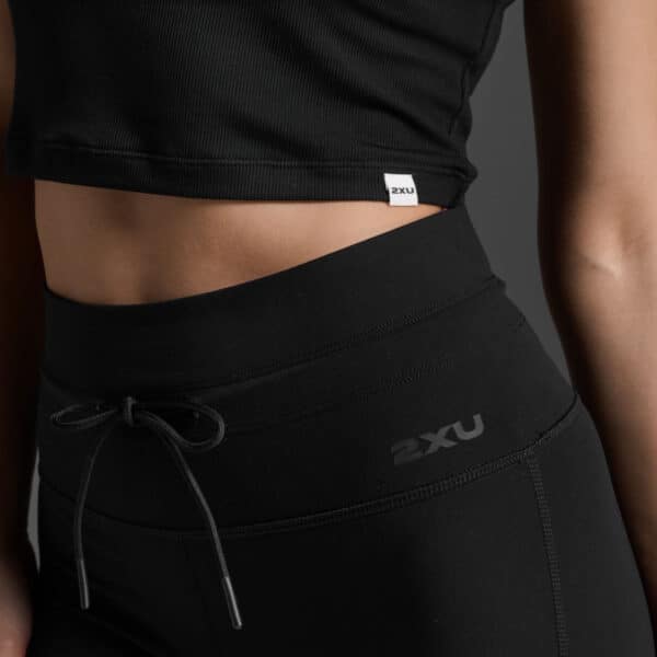 WR7413a_BLK-WHT_9 WR7413a 2XU Fluid Modal Rib Crop Tee bolur - Image 3