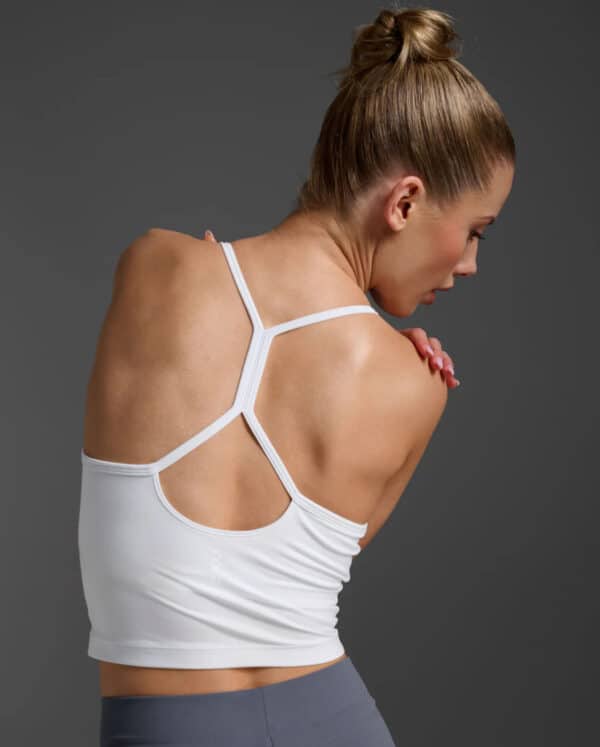 WR7477a_WHT-WHT_7_aehudg 2XU Flex Strappy Crop Tank, kvenna - Image 4