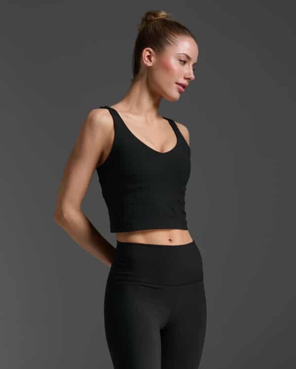 WR7478a_BLK-BLK_5_ryfnks 2XU Fluid Longline Bra, toppur - Image 4
