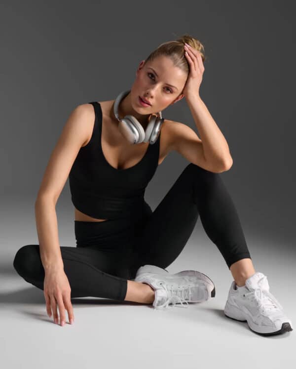 WR7478a_BLK-BLK_7_ooefyj 2XU Fluid Longline Bra, toppur - Image 2