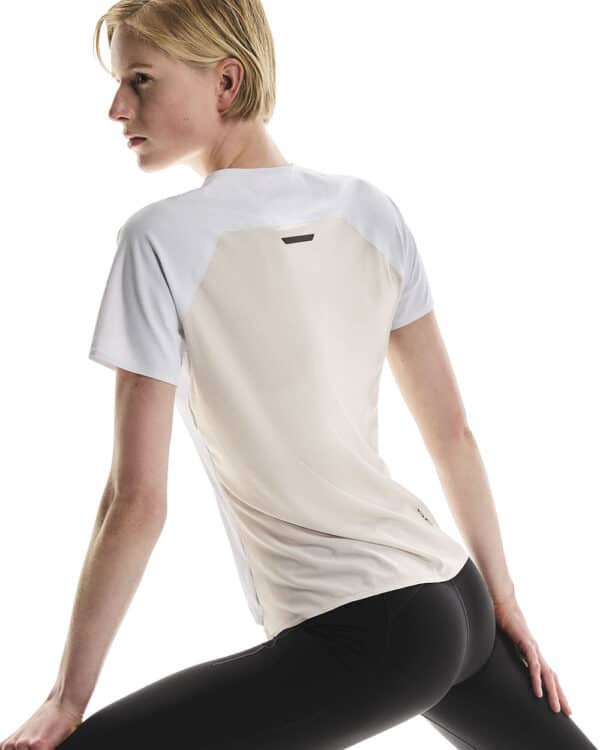 On Performance-T, kvenna - Image 5