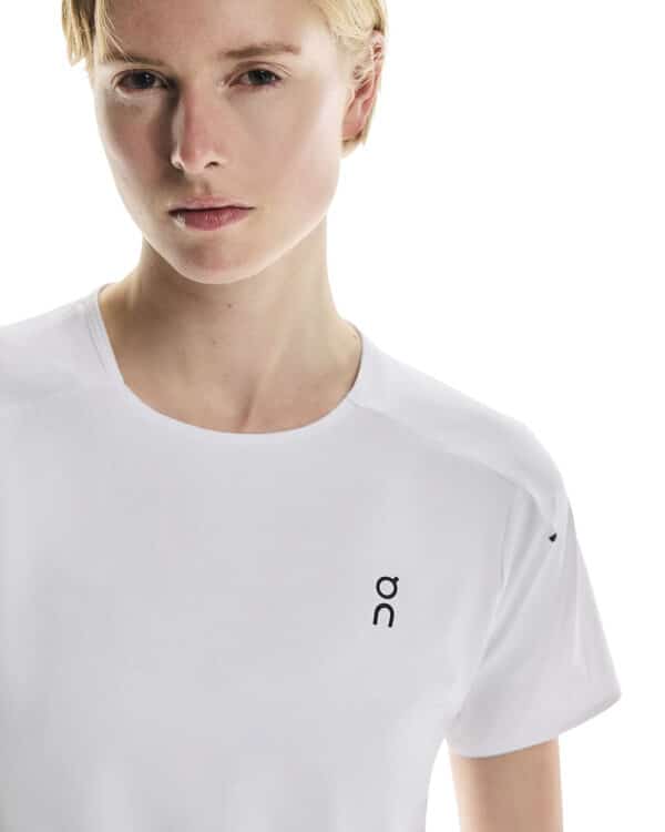 On Performance-T, kvenna - Image 4