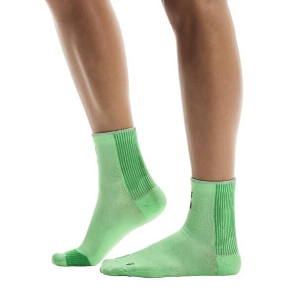 2UF10053893-performance_run_sock_mid-fw25-honeydew_parsley-u-1x1-tr-PLP On LS Performance Run Sock miðháir hlaupasokkar (bara M, st 43-46) - Image 1