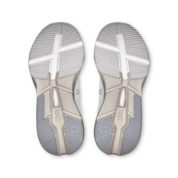 On Cloudnova X, kvenna - Image 5