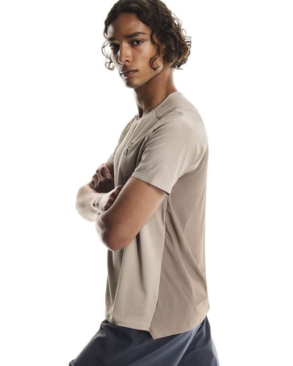 On Performance-T, stuttermabolur karla - Image 3