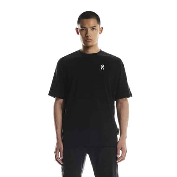 1MF30550192-club_t_graphic-fw25-black_olive-m-1x1-tr-PLP On Club-T Graphic stuttermabolur, karla - Image 1