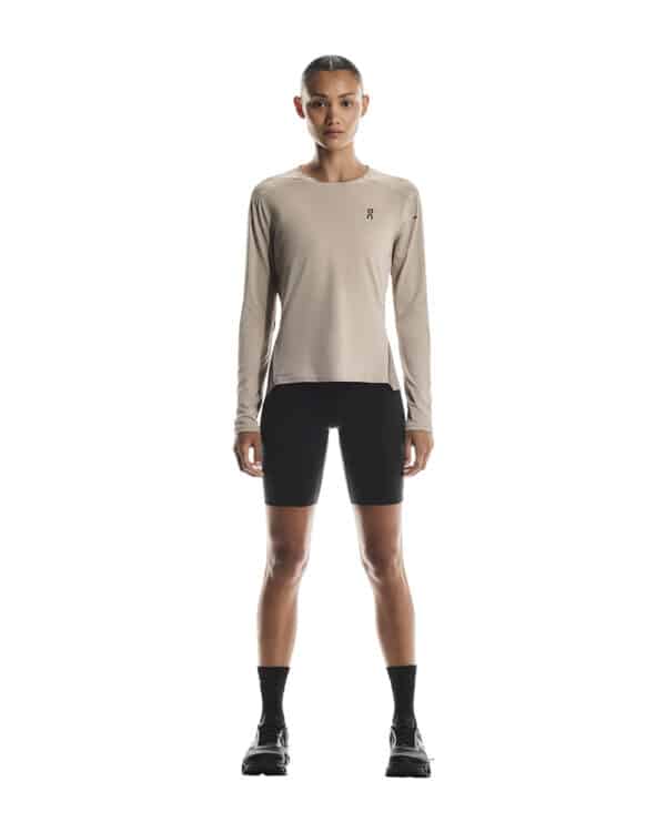1WE10323153-performance_long_t-fw25-desert_cinder-w-4x5-tr-g1 On Performance Long-T, langermabolur kvenna - Image 2