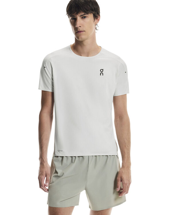 On Performance-T, stuttermabolur karla - Image 7