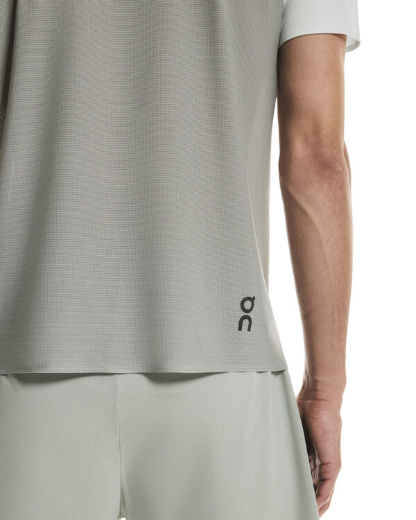 On Performance-T, stuttermabolur karla - Image 3