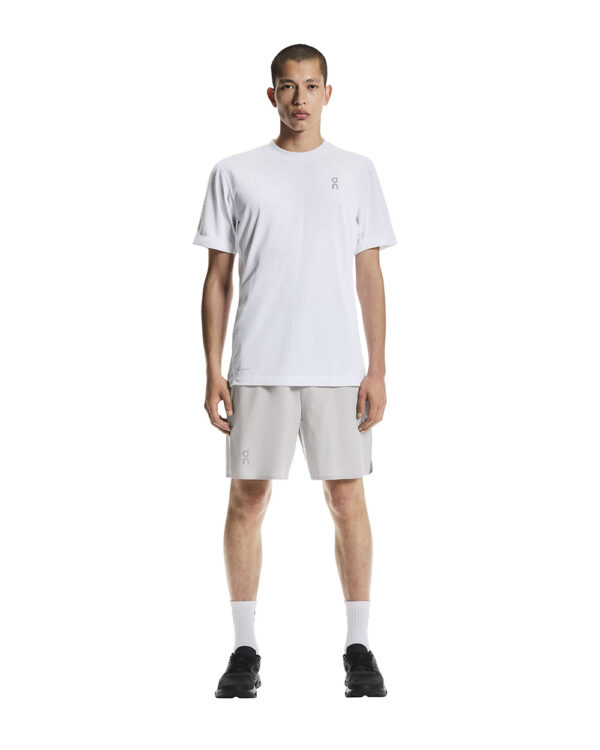 On Train-T Graphic2, stuttermabolur karla - Image 2