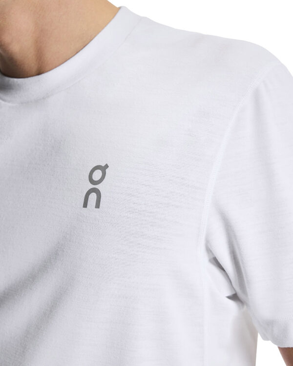 On Train-T Graphic2, stuttermabolur karla - Image 6