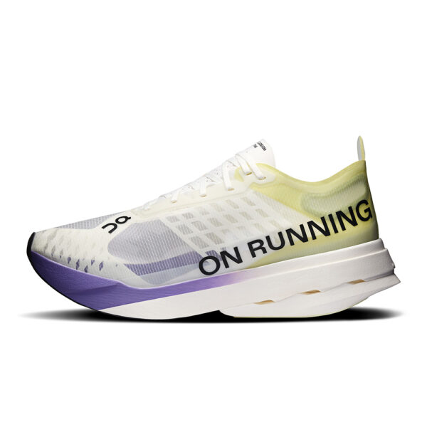 On Cloudboom Strike, karla - Image 3