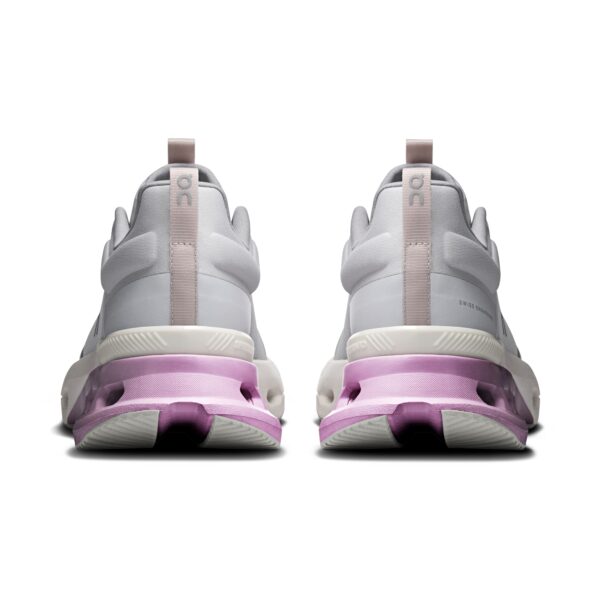 On Cloudnova X, kvenna - Image 4