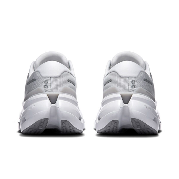 On Cloudrunner3, kvenna - Image 4