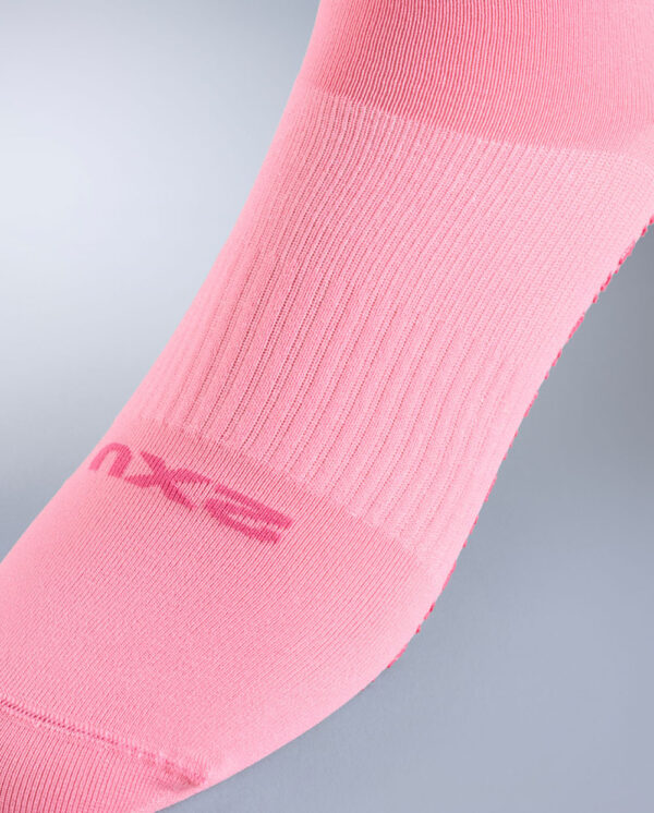 2XU Performance Crew Grip Socks, jógasokkar - Image 3