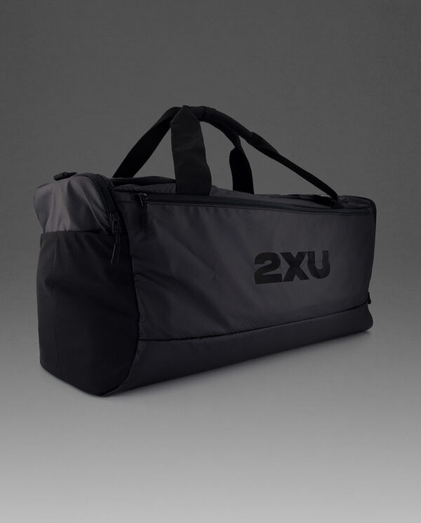 2XU Gym Bag, íþróttataska, svört 60L - Image 2
