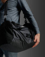 2XU Gym Bag, íþróttataska, svört 60L - Image 8