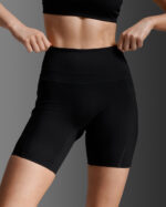 2XU Form Stash Hi-Rise Comp 4", stuttbuxur kvenna - Image 5