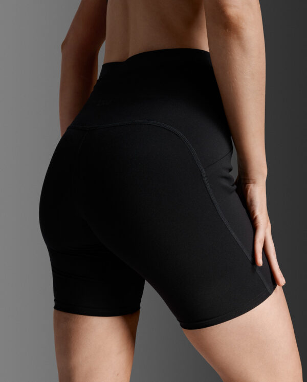 2XU Form Stash Hi-Rise Comp 4", stuttbuxur kvenna - Image 8